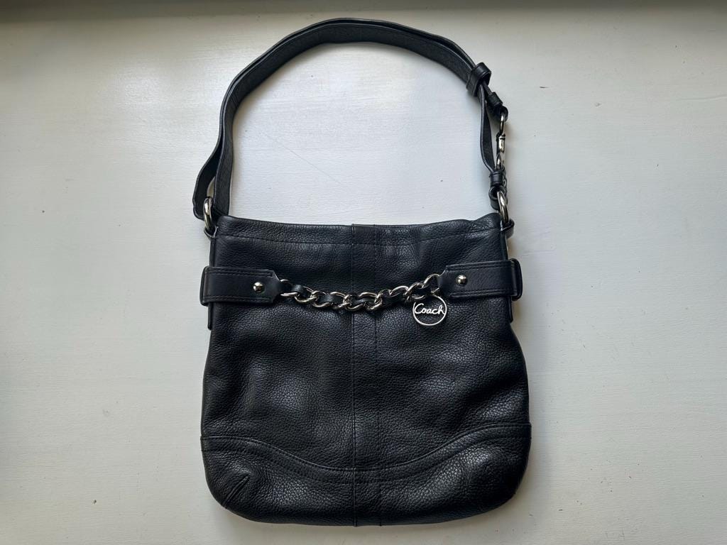 Vintage 00s 'coach' F19722 Black Pebbled Leather Chain Shoulder