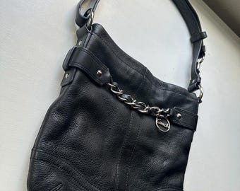Vintage 00s 'coach' F19722 Black Pebbled Leather Chain Shoulder