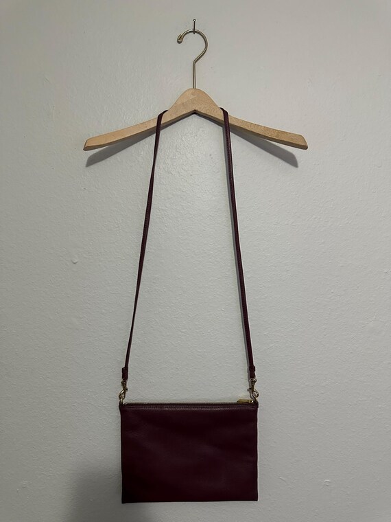 Vintage 00s 'Banana Republic' Burgundy Leather Crossb… - Gem