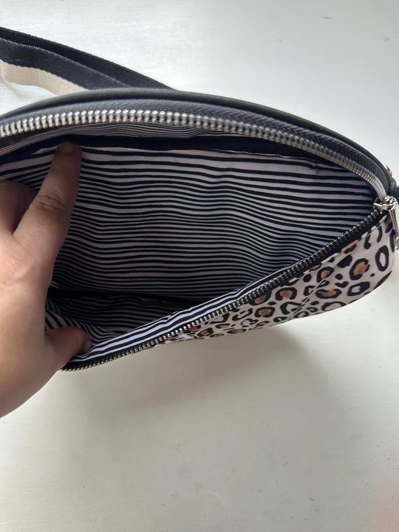 Vintage 00s 'Brighton' Love Leopard Belt Bag and Fanny Pack Bild 4