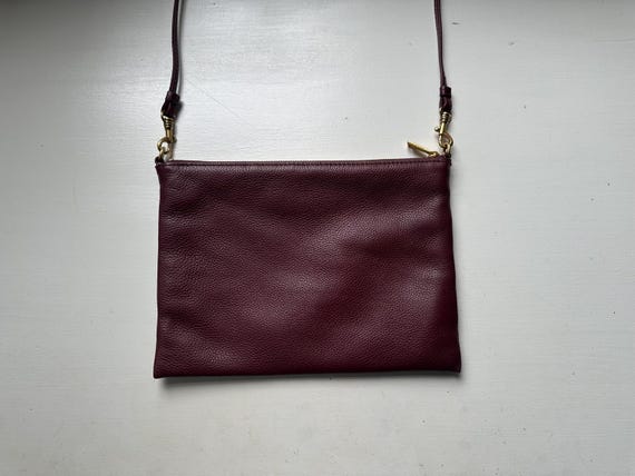 バッグ 2000s Banana Republic Real leather bag Vintage 00s 'Banana Republic' Burgundy Leather Crossb… - Gem