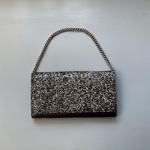 Cartera vintage de los años 2000 'Kate Spade' con cadena y bolso de mano de piel y plata brillante