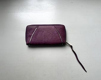 Vintage 00s 'Elliott Lucca' Purple Leather Zippered Wallet