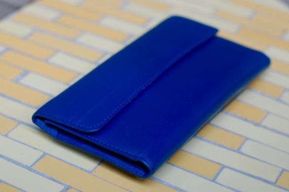 Vintage 80s 'Buxton' Embossed Electric Blue Leath… - image 2