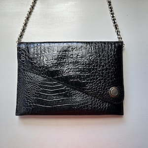 Vintage 70s Black Faux Crocodile Envelope Convertible Clutch Crossbody Bag