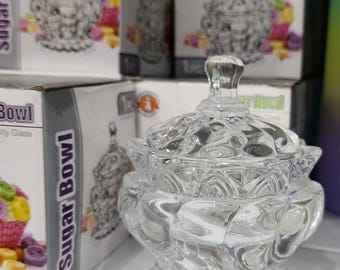 Azucarero de cristal con tapa, bombonera vintage, elegante decoración de cocina.