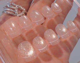 Reusable French cat-eye short press nails for everyday use，Sparkling pretty nails