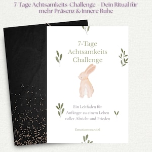 Könnte beinhalten: Eine weiße Karte mit dem Text "7-Tage Achtsamkeits Challenge" und einer Aquarellillustration eines Hasen. Die Karte wird von einem schwarzen Umschlag mit goldenen Sprenkeln begleitet. Der Text auf der Karte lautet "Ein Leitfaden für Anfänger zu einem Leben voller Absicht und Frieden."