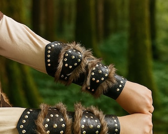 Bracciali medievali in similpelle: protezioni per le braccia vichinghe con finiture in pelliccia