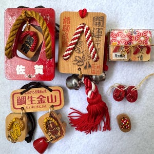 Vintage Japanese Mini Geta Souvenir Set of 6 – Saga, Taio Gold Mine, Lucky Charms, Traditional Wooden Miniatures, Showa Era Keepsakes