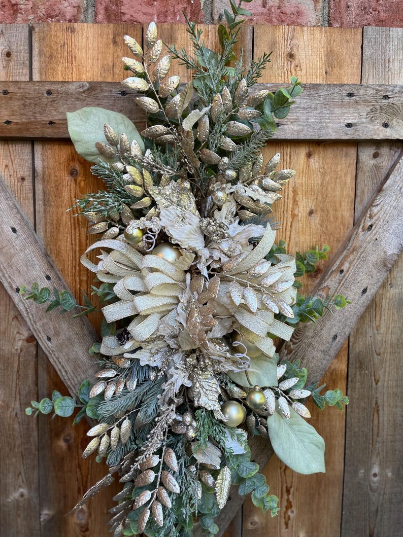 Christmas Champagne Colors With Lighter Greenery Glitter Centerpiece