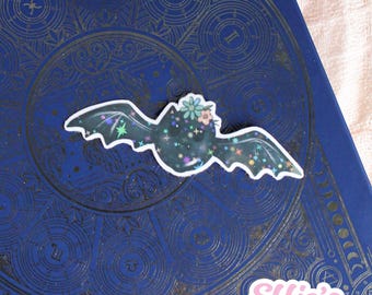 autocollant floral de chauve-souris | Sticker vinyle Halloween Cottagecore mignon – Finition mate, brillante ou holographique
