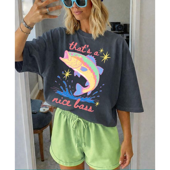 Retro Fishing Shirt Funny Bass T Shirt for Women Comfort Colors Oversized Neon Lake Tee Cute Summer Top Trendy Graphic Shirt Gift for Her