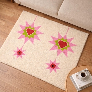 Handgetuft vloerkleed met hart- en sterrenmotief, funky roze en groene vloerkleed, maximalistische kamerdecoratie, schattige esthetische badmat, klein nachtkastje vloerkleed, pluche tapijt in volkskunststijl.