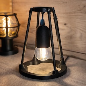 Peut inclure: Ensemble de trois bols en céramique gigognes de tailles différentes. Les bols présentent une finition mate et mouchetée dans les tons crème, beige et marron. Le plus grand bol mesure environ 20 cm de diamètre.