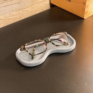 Eyeglass Holder Tray Desk Organizer Nightstand Accessory Storage Solution Protective Design Compact Size Non Slip Base Support — Lūnēt