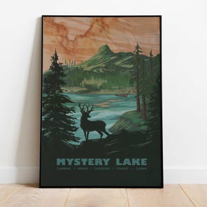 Puede incluir: Un póster enmarcado con una ilustración de viaje vintage de Mystery Lake. La obra de arte representa una escena lacustre con una montaña, árboles y una silueta de ciervo. El texto en la parte inferior dice "Mystery Lake" con palabras clave de actividad.
