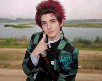 Conjunto de disfraz de Tanjiro, cazador de demonios: chaqueta haori verde, peluca y zapatos burdeos. Disfraz de anime de Halloween para él.