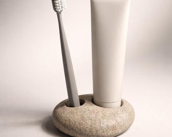 Portacepillos y pasta de dientes de piedra de río / Organizador de baño de guijarros naturales / Decoración minimalista y ecológica para el baño