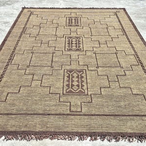 home decor and natural woven flooring
Large handmade Tuareg rug for living room featuring natural jute weave and brown leather detailing with tribal style