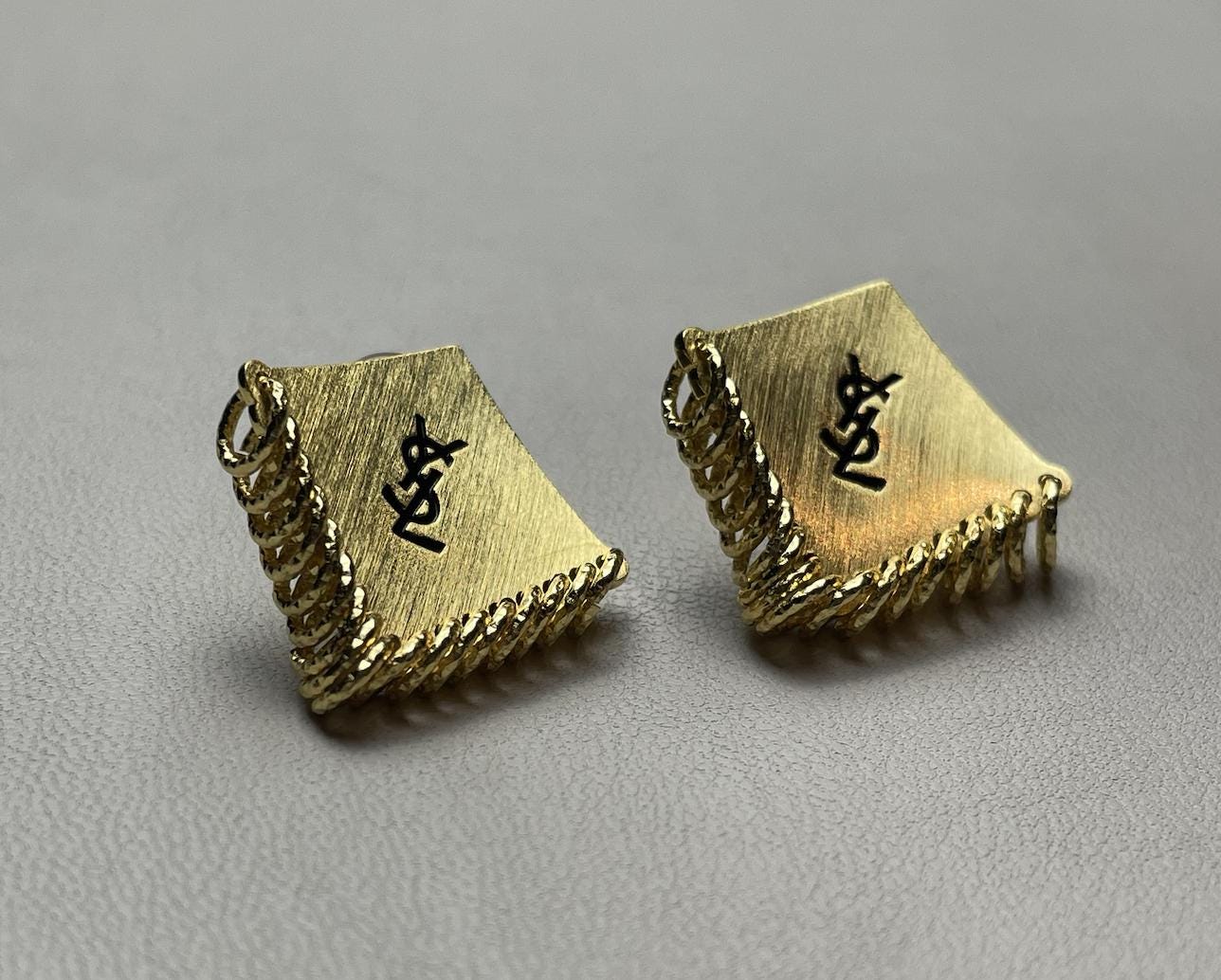 Boucles D'oreilles Créoles Vintage YSL - En Alliage Doré, Bijou Promotionnel Authentique, Occasion