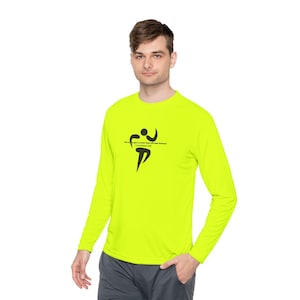 Könnte beinhalten: Ein neongelbes Langarmshirt mit schwarzer Grafik und Text. Die Grafik ist eine stilisierte Figur mit dem Text "He who gets a dream that will last forever. 1 Corinthians 8:13". Das Shirt besteht aus leichtem Material.
