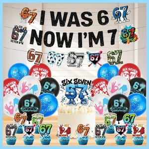 Puede incluir: Una escena de fiesta de cumpleaños con una pancarta que dice "I WAS 6, NOW I'M 7". Las decoraciones incluyen globos, cupcakes y un pastel, todos con el número 67. La combinación de colores es azul, negro, rojo y blanco.