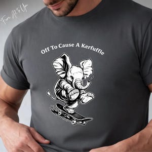 Elefant-Shirt, niedliches Elefant-Skateboard-T-Shirt, weg, um ein Kerfuffle-T-Stück zu verursachen, lustiges Tierhemd, Elefant-Liebhaber-Geschenk