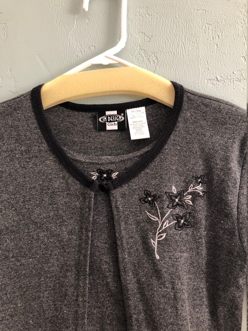 90/'s Black and Gray Floral Embroidery Top