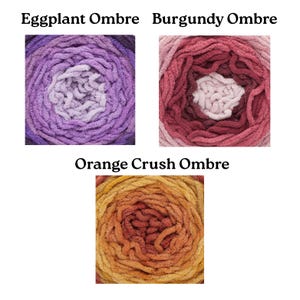 Puede incluir: Tres madejas de hilo en degradado de color: Berenjena, Borgo&ntilde;a y Naranja Crush. El hilo est&aacute; bien enrollado, mostrando las transiciones de color. El texto encima de cada color de hilo dice "Eggplant Ombre", "Burgundy Ombre" y "Orange Crush Ombre".