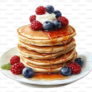 Könnte beinhalten: Ein Stapel goldbrauner Pfannkuchen mit Sirup, frischen Blaubeeren, Himbeeren und Schlagsahne, serviert auf einem weißen Teller. Ein köstliches Frühstück oder Brunch-Gericht.