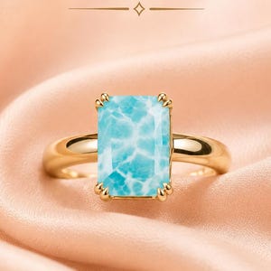 Anillo llamativo de oro macizo de 14k con larimar talla esmeralda, anillo rectangular inspirado en el océano, anillo para uso diario para mujer.