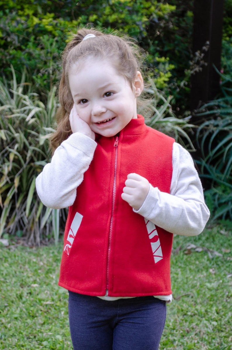 Gilet simple pour garçons et filles 1 à 10 ans Patron PDF et instructions couture facile, entièrement doublé, fermeture éclair, poches passepoilées image 4