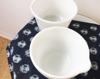 vintage White Mixing bowls / pancake bowls / 1940s glass kitchen bowls