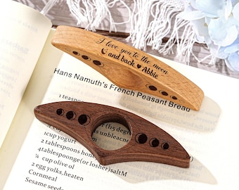 I Love You to The Moon and Back - Personalized Book Page Holder, Wooden Thumb Page Holder, Book Lovers Gift, Valentine's Day Gift for Her