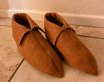 Adult Brown Felt "Elf" Shoe Covers – Peter Pan - Medieval Costume Accessory (Men and Women)