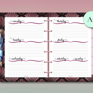 Op de afbeelding: A5 wekelijkse plannerinzet met een art deco-ontwerp. De plannerpagina's zijn wit met gelijnde ruimtes voor elke dag van de week, met de dagen van de week in cursief geschreven. Een blauwe pen is zichtbaar aan de linkerkant.