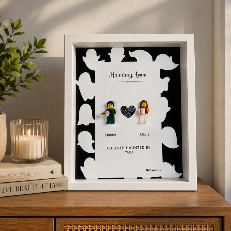 Gothic Couple Gift, Personalized Dark Romance Mini Figure Frame, Custom Spooky Keepsake zdjęcie 6