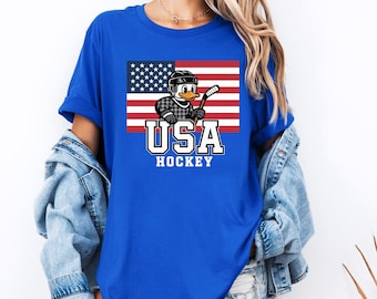 Vintage USA Hockey Duck Sweatshirt: Patriotic American Sports Graphic Crewneck, Retro Hockey Duck Fan Gift