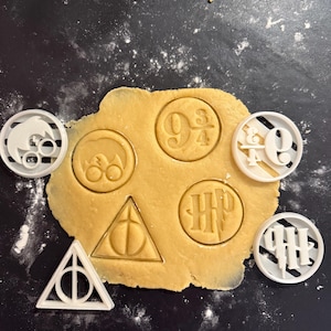 Confeitaria mágica com o conjunto de cortadores de biscoitos Harry Potter (4 peças)