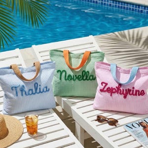 Personalisierte Strandtasche Benutzerdefinierte Mädchen Reise Einkaufstasche Sommer Urlaub Geschenk Monogramm Seersucker Pool Tasche für Frauen wasserdichte Futtertasche