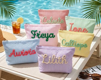 Neceser de maquillaje personalizado de seersucker, neceser de viaje para vacaciones, bolsa de aseo personalizada de chenilla con nombre, bolsa de playa de verano, organizador, regalo cosmético para ella.