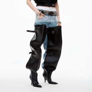 Botas Back Out: Ajuste personalizado, textura de cocodrilo - Cuero sintético hecho a mano - Por PrimaDND imagen 5