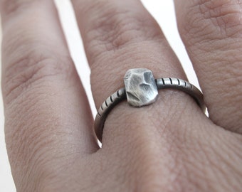 Sterling Silver Statement ring, striped ring with silver stone, modern, simple, wearable ring