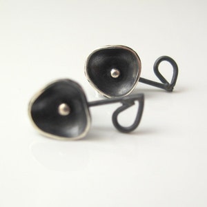 Silver flower stud earrings - black floral silver studs for women - Gift for her - Cool - Modern - Everyday - sterling 925 -