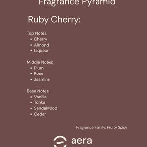 Peut inclure: Un graphique de pyramide olfactive pour le parfum "Ruby Cherry". Les notes de t&ecirc;te comprennent la cerise, l'amande et la liqueur. Les notes de c&oelig;ur sont la prune, la rose et le jasmin. Les notes de fond sont la vanille, le tonka, le bois de santal et le c&egrave;dre.