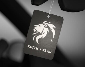 Odświeżacz powietrza do samochodu Faith Over Fear Lion, czarny wiszący odświeżacz powietrza o zapachu różnych zapachów
