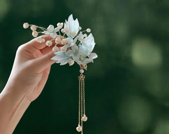 Handgemaakte fluwelen haarspeldje lelietje-van-dalen met bungelend kwastje – grillig bloemenaccessoire