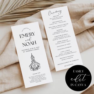 Könnte beinhalten: Zwei weiße Hochzeitszeremonieprogramme mit schwarzem Text. Ein Programm listet die Hochzeitsdetails auf: "Emery and Noah", Datum und Ort. Das andere Programm listet die Zeremonienreihenfolge auf. Ein schwarzer Kreis mit weißem Text lautet "Easily edit in Canva."