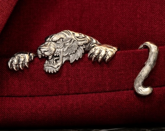 Silver Tiger Metal Pocket Square – Bold Animal Lapel Pin Brooch for Men, Unique Suit Accessory, Groomsmen Gift